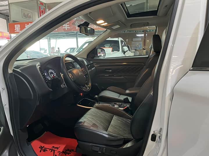 Mitsubishi Outlander 2021 2021款 2.4L 四驱致享版 5座