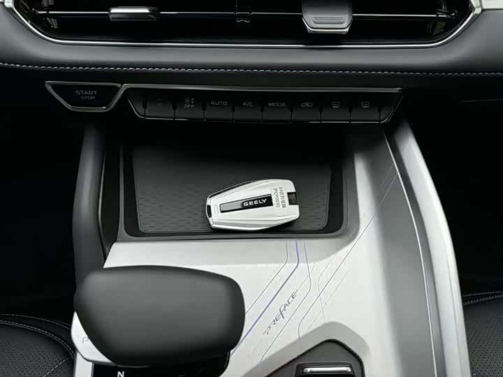 Geely Preface 2025 2025款 东方曜 1.5TD 惊鸿版