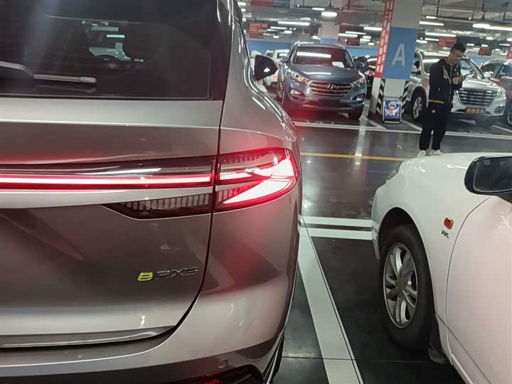 Roewe RX5 Hybrid 2023 2023款 eRX5 超混尊荣版