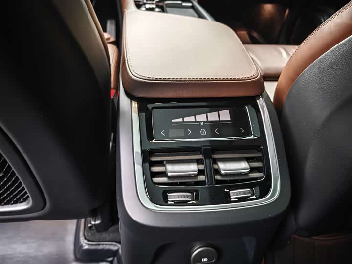 Volvo XC90 Hybrid 2024 2024款 T8 智尊豪华版 7座