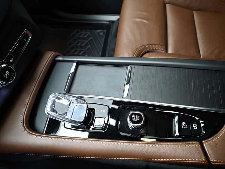 Volvo XC90 Hybrid 2024 2024款 T8 智尊豪华版 7座