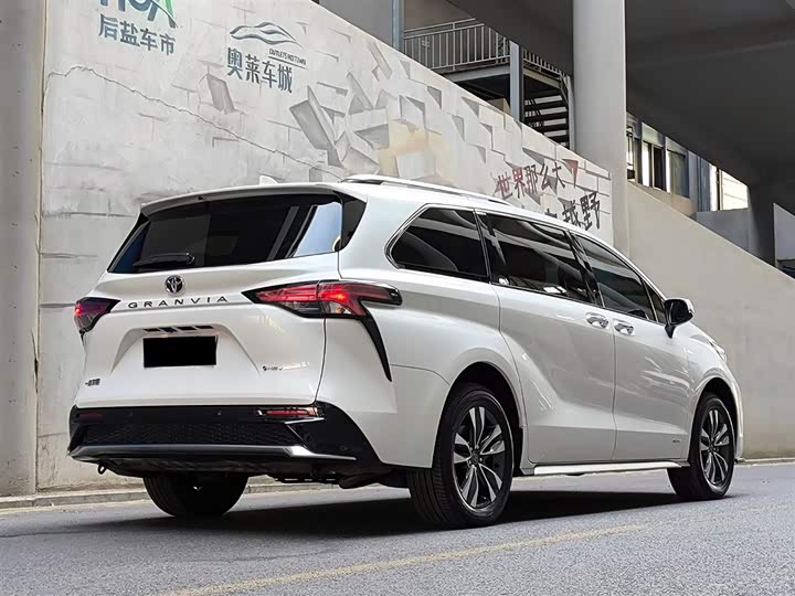 Toyota Granvia 2024 2024款 2.5L混动 豪华版