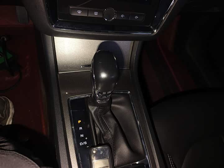 Roewe i6 2020 2020款 PLUS 1.6L CVT 4G互联荣耀旗舰版