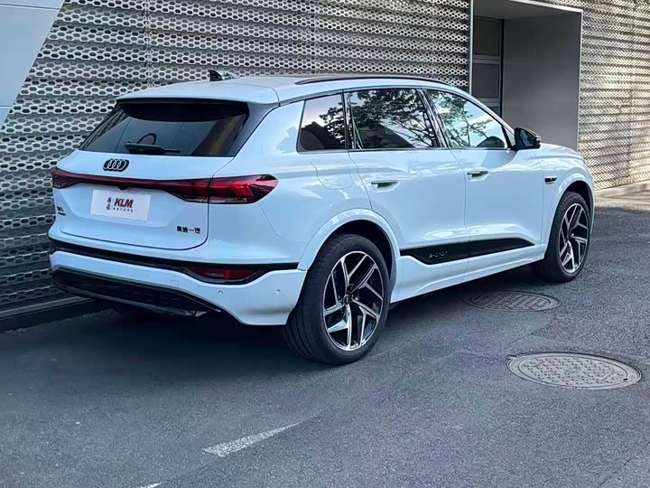Audi Q6L e-tron 2026 2026款 首发领航版