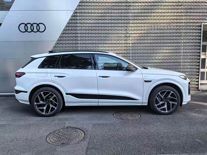 Audi Q6L e-tron 2026 2026款 首发领航版