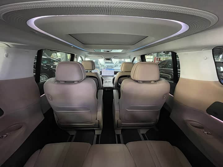 XPeng X9 2025 2025款 纯电 740超长续航 Max