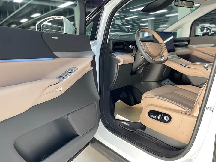 XPeng X9 2025 2025款 纯电 740超长续航 Max