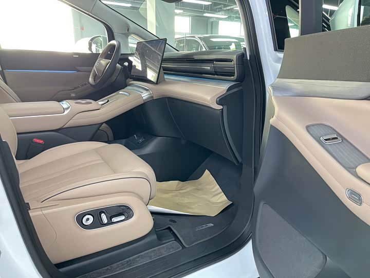 XPeng X9 2025 2025款 纯电 740超长续航 Max