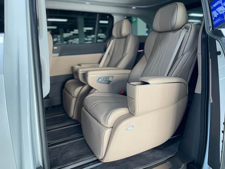 XPeng X9 2025 2025款 纯电 740超长续航 Max