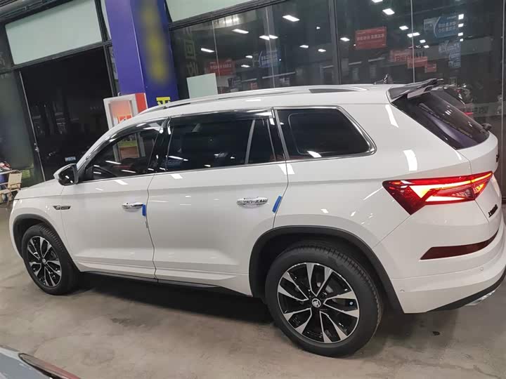 Skoda Kodiaq 2023 2023款 改款 TSI330 7座两驱奢享版