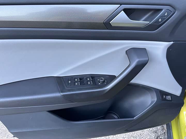 Volkswagen T-Roc 2023 2023款 300TSI DSG两驱星光版