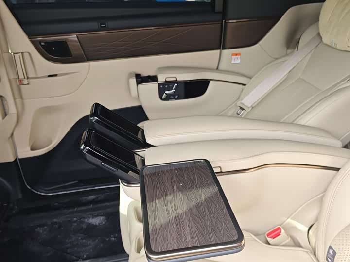 Toyota Vellfire 2024 2024款 皇冠 双擎 2.5L 至尊行政版