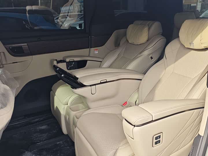 Toyota Vellfire 2024 2024款 皇冠 双擎 2.5L 至尊行政版