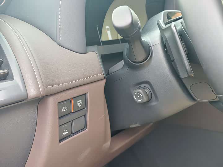 Toyota Vellfire 2024 2024款 皇冠 双擎 2.5L 至尊行政版