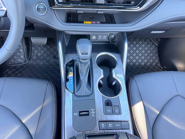 Toyota Crown Kluger 2024 2024款 2.5L HEV四驱尊贵版