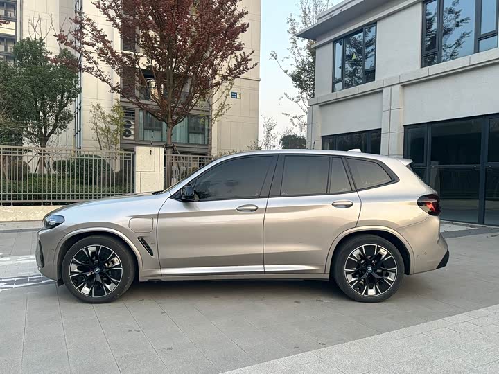 2024 BMW iX3