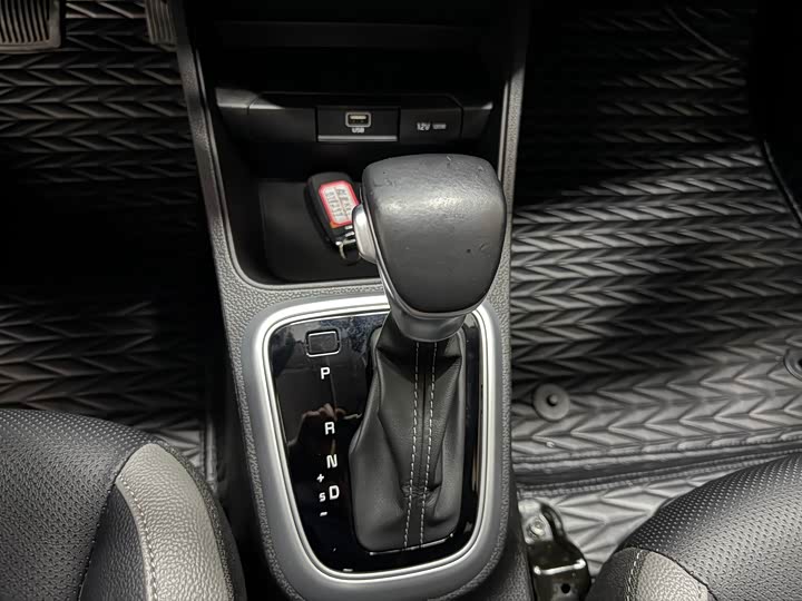 Kia KX1 2021 2021款 1.4L CVT趣享天窗款