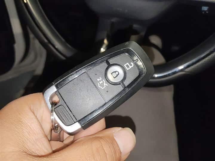 Ford Mondeo 2025 2025款 2.0T EcoBoost E 混动 运动版 ST-Line