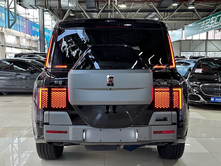 BYD Yangwang U8 2023 2023款 豪华版