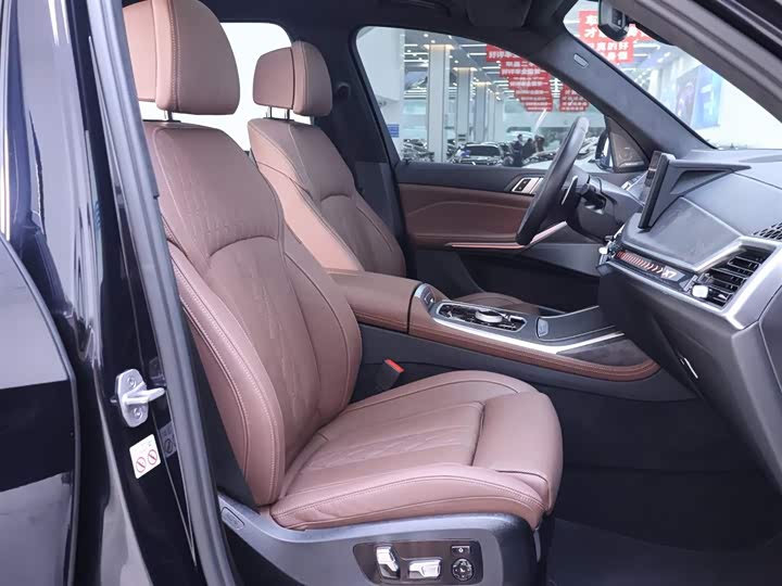 BMW X7 2023 2023款 xDrive40i 尊享型M运动套装