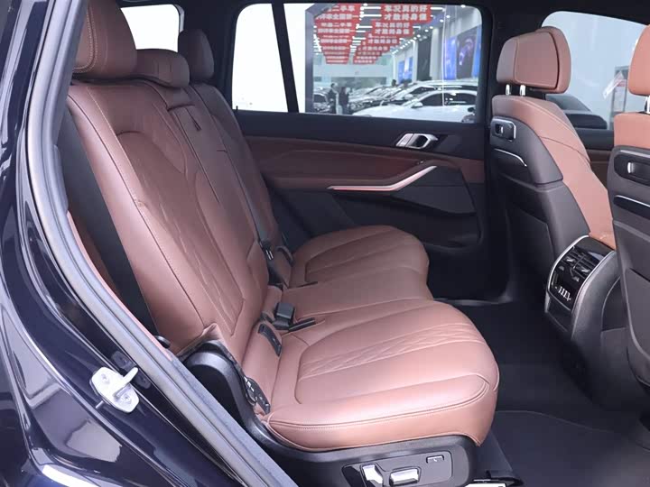 BMW X7 2023 2023款 xDrive40i 尊享型M运动套装