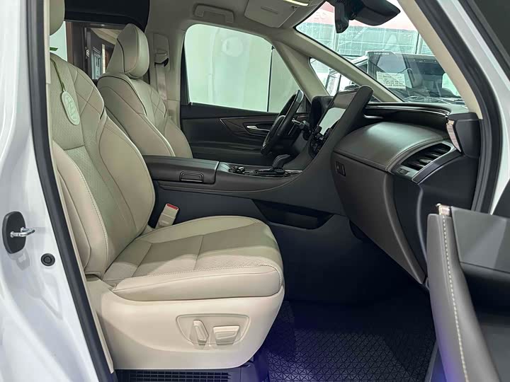 Toyota Vellfire 2024 2024款 皇冠 双擎 2.5L 至尊行政版