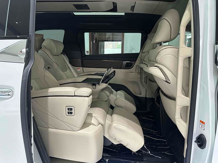 Toyota Vellfire 2024 2024款 皇冠 双擎 2.5L 至尊行政版