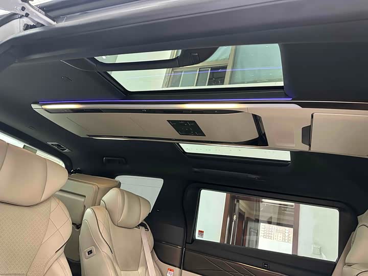 Toyota Vellfire 2024 2024款 皇冠 双擎 2.5L 至尊行政版