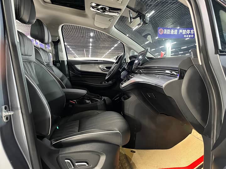 Roewe iMax 8 2023 2023款 400TGI 越享版