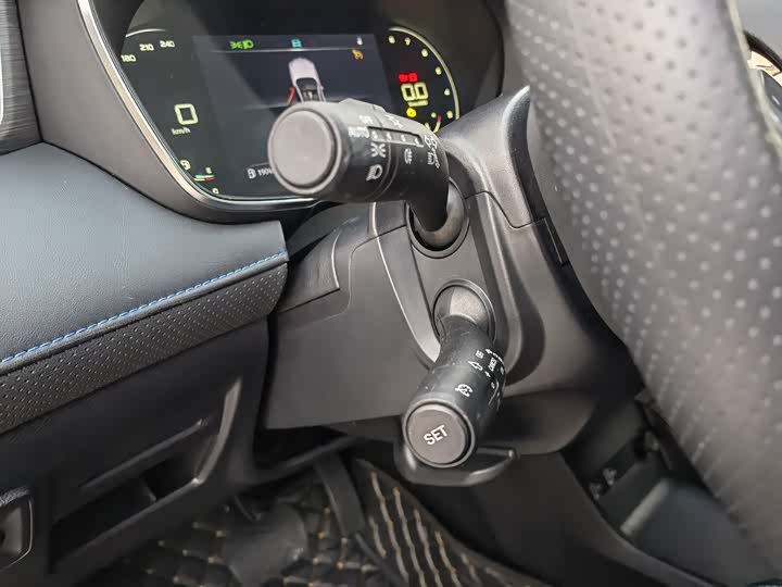 Roewe RX5 2023 2023款 PLUS 330TGI 自动领潮智惠版