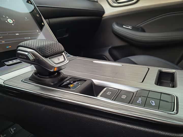 Roewe RX5 2023 2023款 PLUS 330TGI 自动领潮智惠版