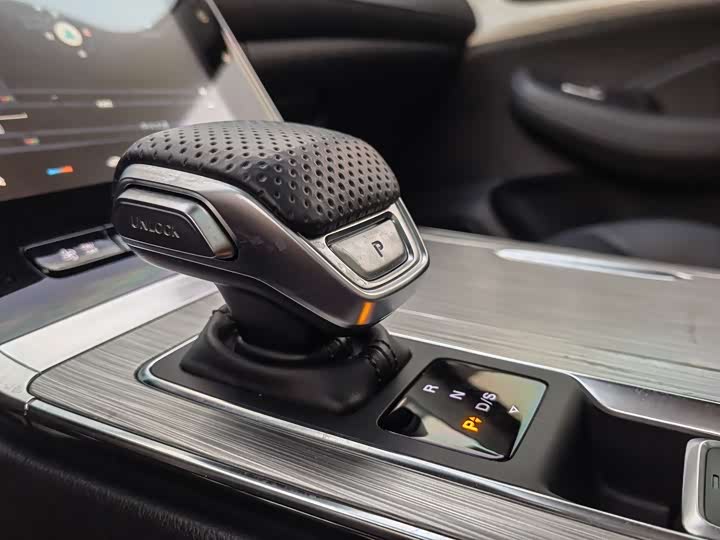 Roewe RX5 2023 2023款 PLUS 330TGI 自动领潮智惠版