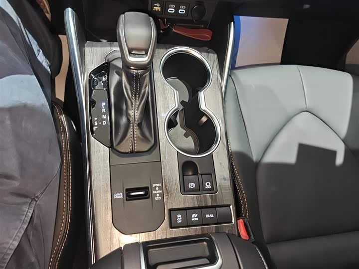 Toyota Crown Kluger 2024 2024款 2.5L HEV四驱尊贵版