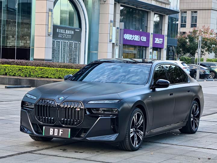 2023 BMW i7