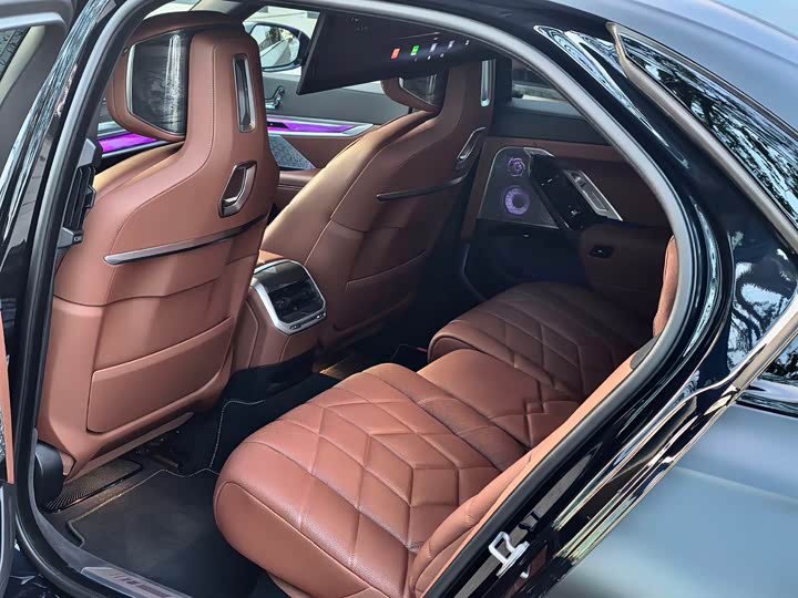 BMW i7 2023 2023款 eDrive50L 尊享M运动套装