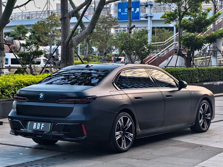 2023 BMW i7