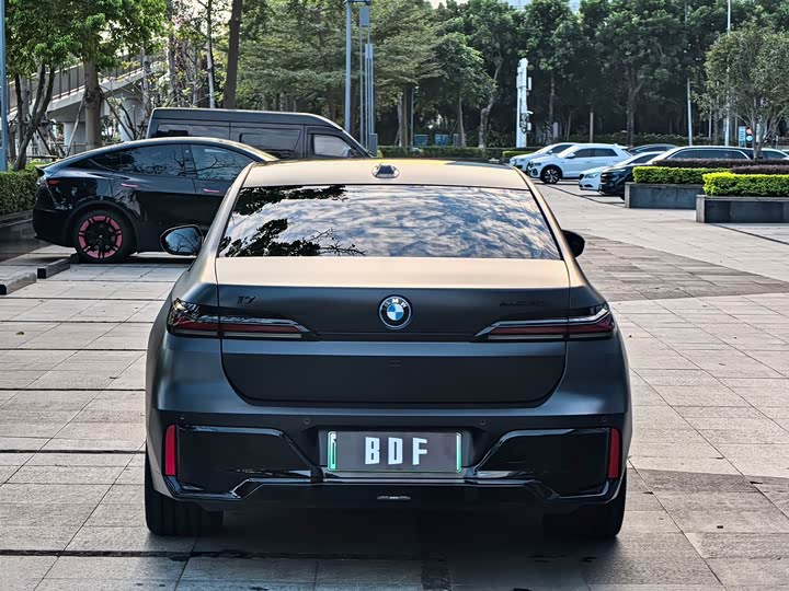 2023 BMW i7