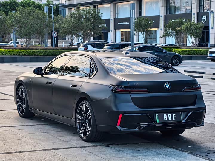 BMW i7 2023 2023款 eDrive50L 尊享M运动套装