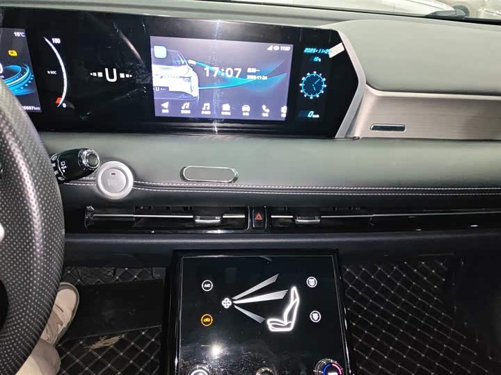 Hozon U 2023 2023款 哪吒U-Ⅱ 400 U秀版 三元锂