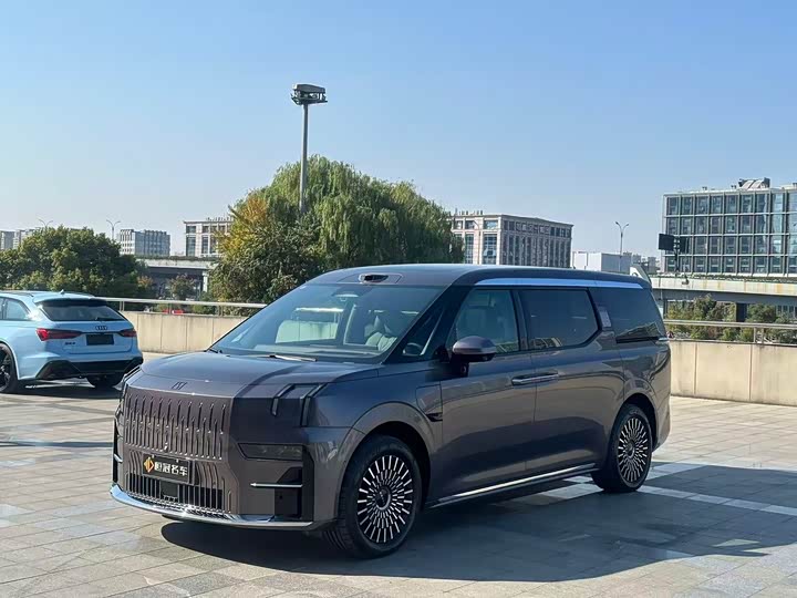 Zeekr 009 2024 2024款 七座过道版四驱 108kWh