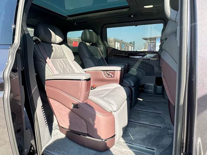 Zeekr 009 2024 2024款 七座过道版四驱 108kWh