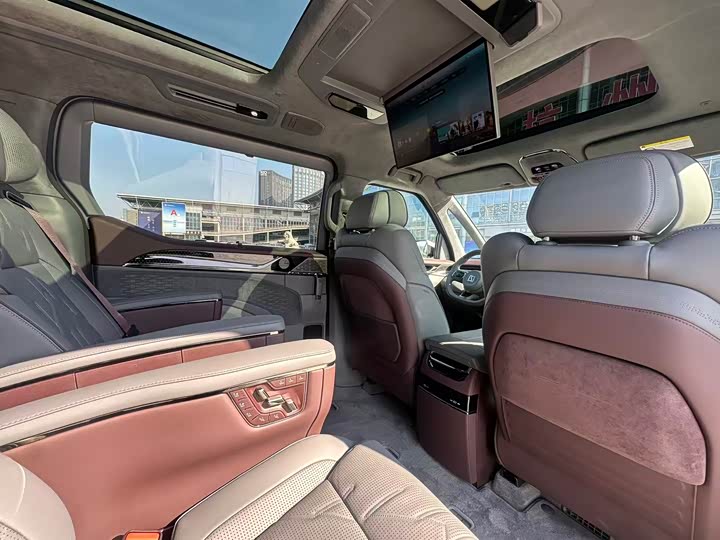 Zeekr 009 2024 2024款 七座过道版四驱 108kWh