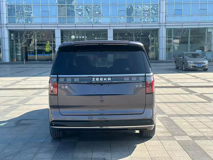 Zeekr 009 2024 2024款 七座过道版四驱 108kWh