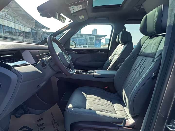 Zeekr 009 2024 2024款 七座过道版四驱 108kWh