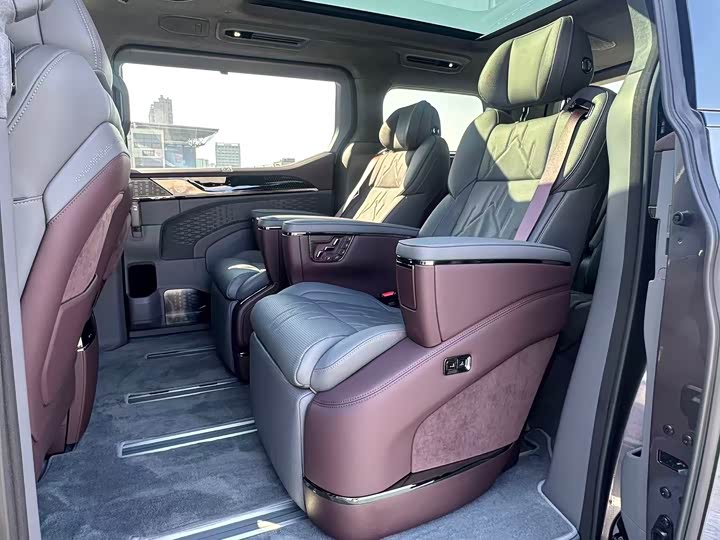 Zeekr 009 2024 2024款 七座过道版四驱 108kWh