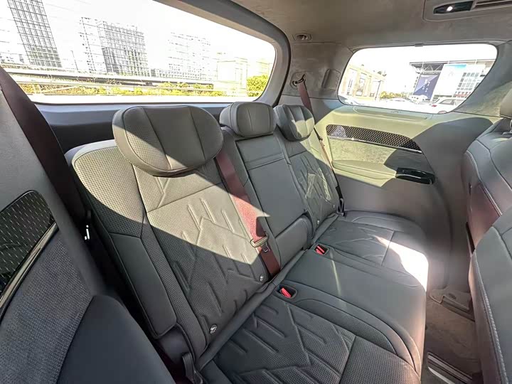 Zeekr 009 2024 2024款 七座过道版四驱 108kWh