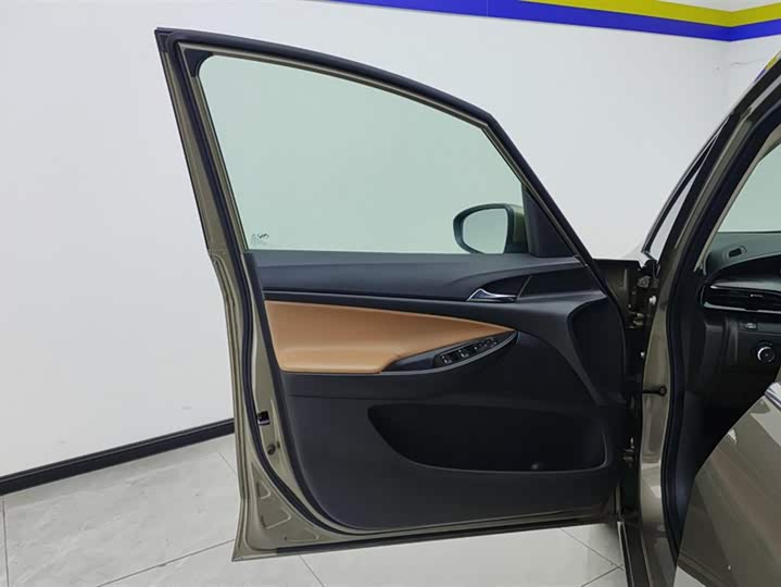 Buick GL6 2021 2021款 323T 轻混动互联豪华型