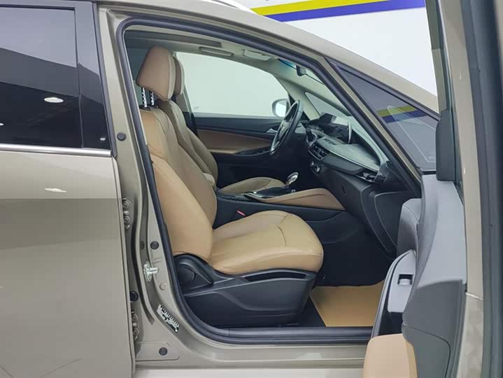 Buick GL6 2021 2021款 323T 轻混动互联豪华型