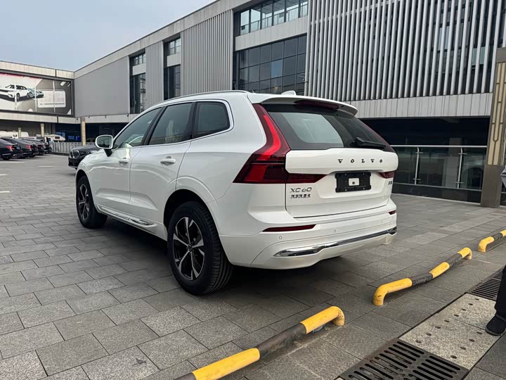 Volvo XC60 2026 2026款 B5 四驱智逸豪华版