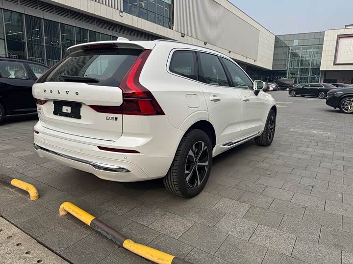 Volvo XC60 2026 2026款 B5 四驱智逸豪华版